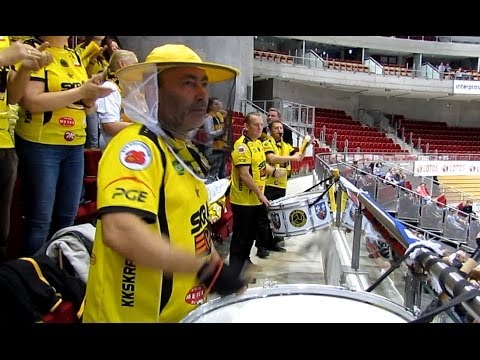 Pszczółka Maja - kibice Skry Bełchatów