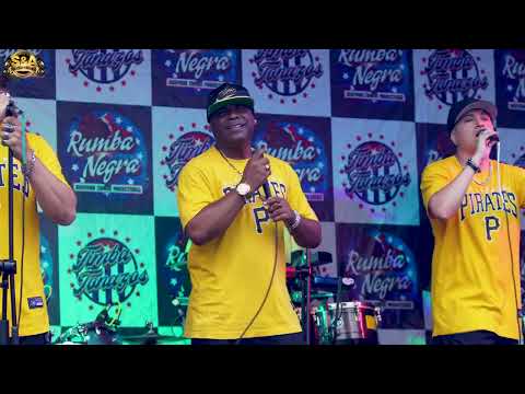 ELLA TIENE ALGO QUE NO SE - LA CORONA 