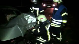 preview picture of video 'Verkehrsunfall bei Meiersberg am 29. Oktober'