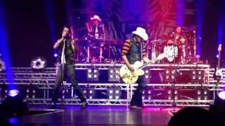 The Bosshoss - A Little More More More (live)