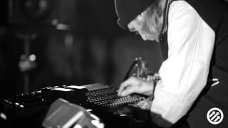 Peaking Lights perform "Eyes to Sea" - P4k Radio Session