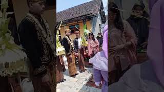 Download lagu Prosesi temu manten adat jawa || # #short #wedding mp3 Download lagu Prosesi temu manten adat jawa || # #short #wedding mp3