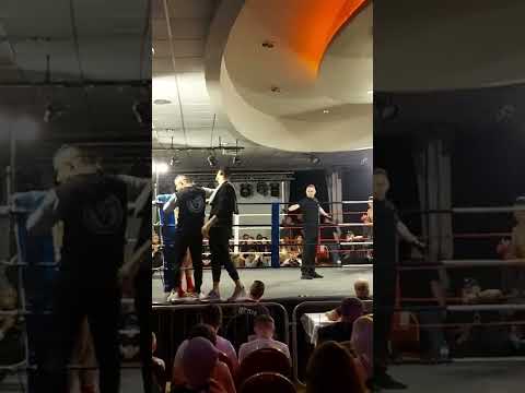 uh vai morrer uh.. entrada triunfal do nosso atleta Pro Gustavo Beck 🇧🇷 The Devenish Muay Thai Day