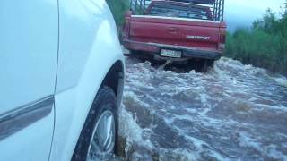 preview picture of video 'atravesando ruta inundada'