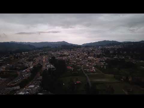Guaranda desde el cielo 🇪🇨 | Paisajes impresionantes de Ecuador 🚁 (Don’t Stop Me Now)