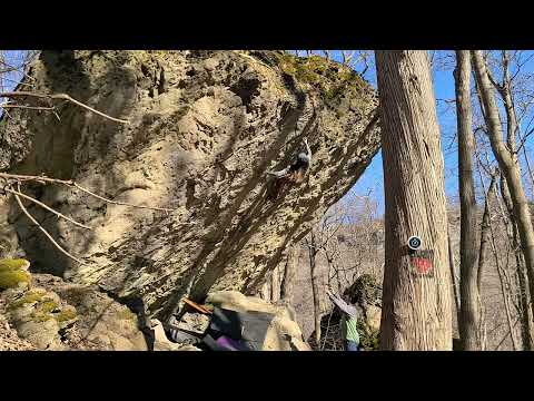 Zozobra V9/10 Niagara Glen Bouldering