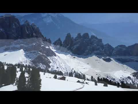 Drone alla Geisler alm mt 1996 in val di Funes