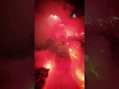 "Ruas de fogo de la hinchada del internacional en la previa vs flamengo" Barra: Guarda Popular &bull; Club: Internacional
