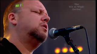 Pixies.- Live at Isle of Wight 2009 (Interview &amp; Monkey Gone To Heaven/Debaser/Hey)