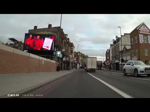 YA67RNJ - Strange Sideroad Behaviour - Police Action Taken