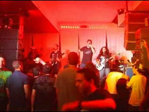 OS ALMIRANTES - UN CIGARRILLO NORMAL (LIVE @ LESS THAN JAKE IN PANAMA 2012)