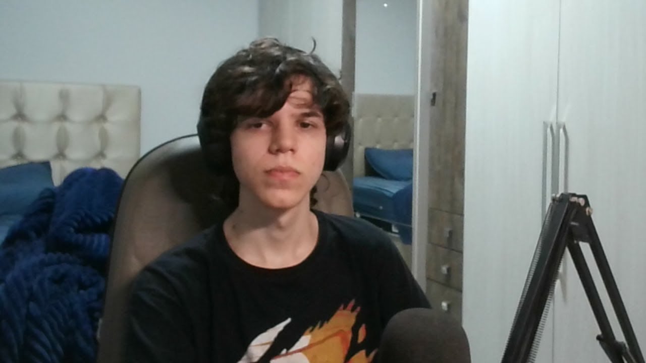 Uso computador desde os 8 anos e sinto que não vivi