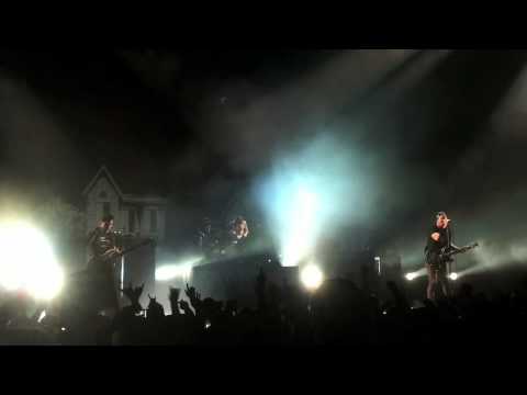 blink 182 - Intro and Feeling This - Live from Hartford, CT - 2011