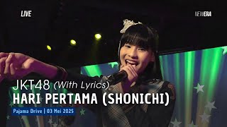Download lagu JKT48 - Hari Pertama (Shonichi) (Lirik) | Pajama Drive 03 Mei 2025 mp3