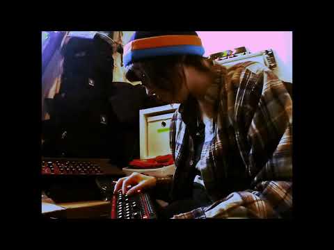 10 Minutes of Oscillation 010: JX03 NOISE