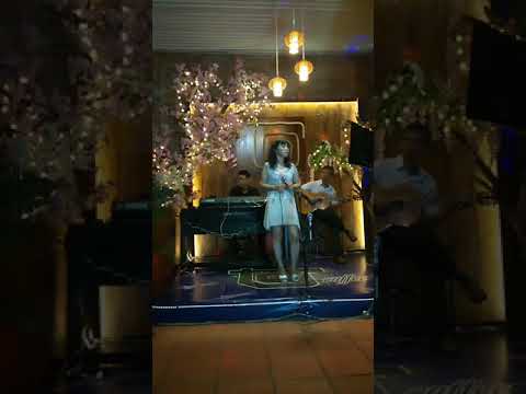 Thể hiện bởi Hoài Mỹ