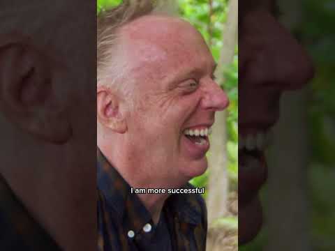 Mike White (creador de 'The White Lotus'): “Que haya gente esperando algo que yo he hecho se siente como un sueño”