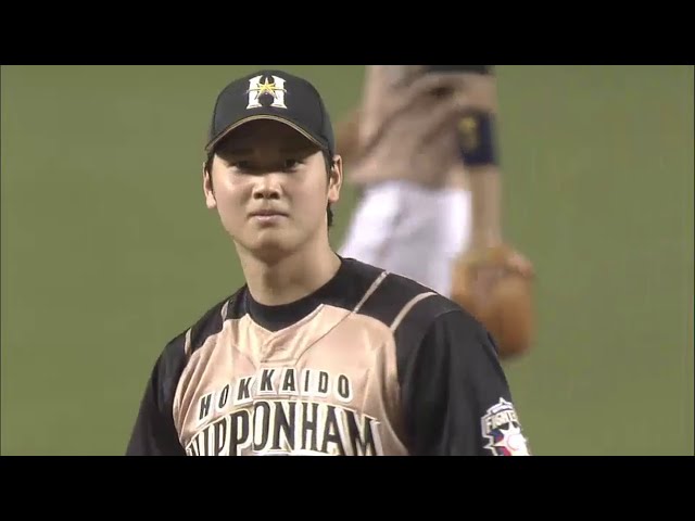 【7回裏】ファイターズ大谷がライオンズ中村の大飛球に複雑な表情… 2014/8/17 L-F