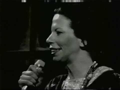 Nana Caymmi canta "Atrás da Porta" (Francis Hime e Chico Buarque) 1974