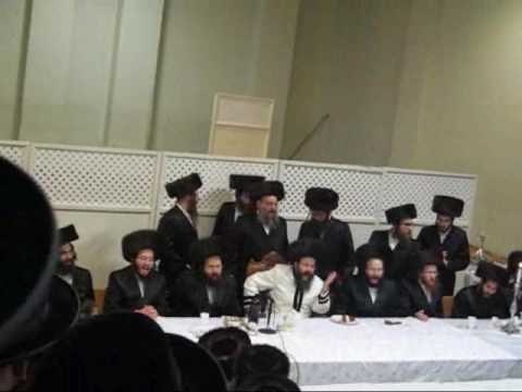 Motzei Yom Kipor 5770 by the Bobover Rebbe