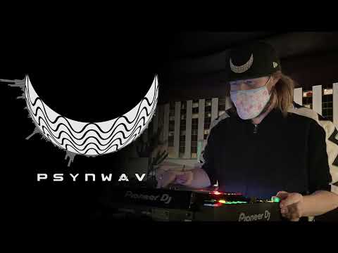 Psynwav plays EDM mashups for an hour