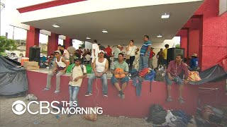 At current pace, migrant caravan won&#39;t reach U.S. border until December