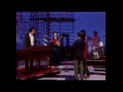 Dick Clark Interviews Karla Bonoff - American Bandstand 1982