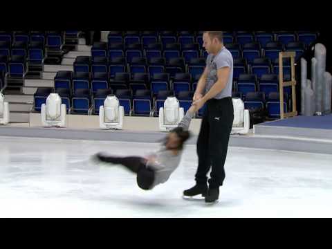 Beth Bangs Her Head Hard On The Ice While Attempting The Whirlybird - Dancing On Ice