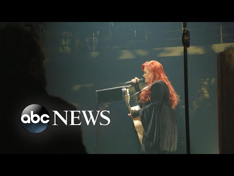 Wynonna Judd on feeling connection to mother's legacy while performing