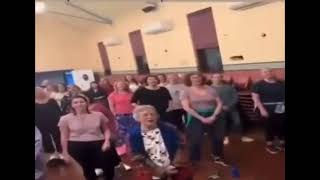 Download lagu A bunch of women choir singing Creep by Radiohead except its pitched up and in low quality mp3