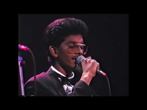 THE JUNIORS LIVE VIDEO 1987 -  TUJKO PUKARE MERA PYAAR   NIEZAAM -AMSTERDAM PARADISO