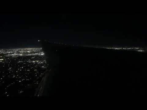 United Airlines Boeing 777-200 Landing at LAX