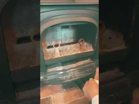 foyer-extérieur-cheminée-moderne--cascade-parasol