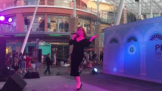 Copycat Adele - Rolling in the deep.