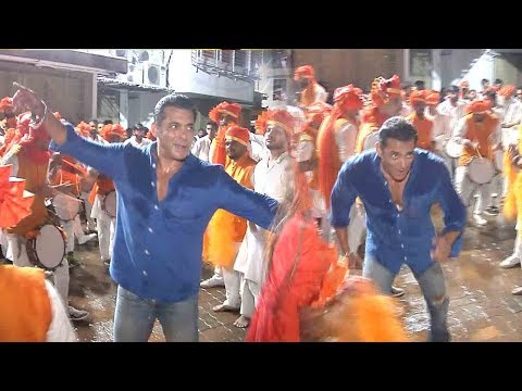 Salman Khan's ZABARDUST Faadu Dancing On Nasik Dhol At Ganpati Visarjan 2019 Wid Family