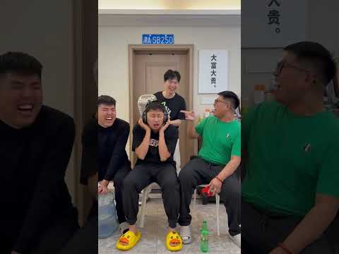 《憋笑猜歌挑战》，极热这一句鸡公煲真没给大牛和俊宁绷住，水喷了一地#万万没想到#猜不到结果系列#搞笑#张大牛