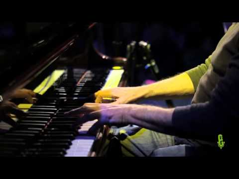 Max Gomez - "Season Of My Memory" (eTown webisode #717)