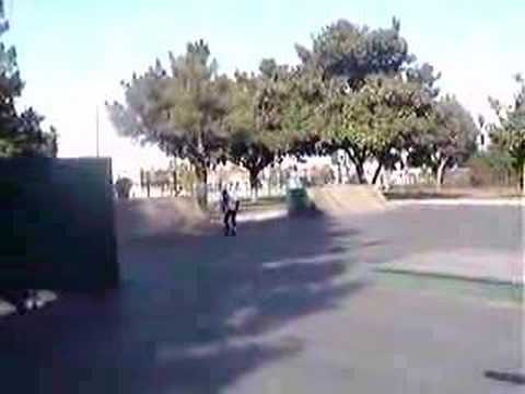 2007.01.07 Maya Skateboarding in Rengstorff Park