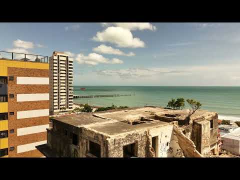 DEMOLIÇÃO DO EDIFÍCIO SÃO PEDRO NA PRAIA DE IRACEMA, FORTALEZA CE.