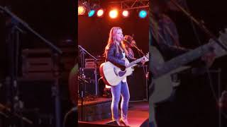 Sunny Sweeney - Everybody Else Can Kiss My Ass