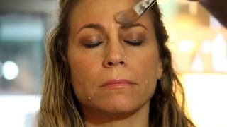 How to Make the Redness Go Away From Waxing Your Eyebrows : Facial Care & Beauty