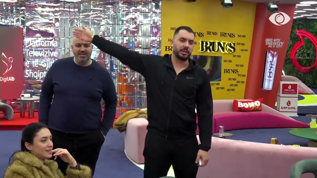 “O zoti shapka”/ Vijon debati Miri-Keijsi: O turp i shoqërisë, çfarë ke shkundur…