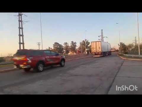 Camiones en cruce de RP158 y RN19 , San Francisco , Cordoba , video 137 . SUSCRIBITE !!