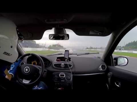 Clio 3 RS 2 Cup vs 911 GT 3 on a wet Nürburgring GP Track