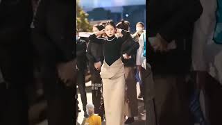 Download lagu The tibetan girl's hair is fast and clean. Tibetan girls Chunxi Road street photography G mp3