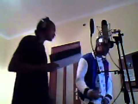 anuku lorosae & Thug paxion em studio 2011