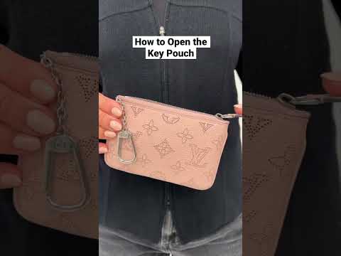 🔑 Louis Vuitton Key Pouch styles, how to open & what fits inside