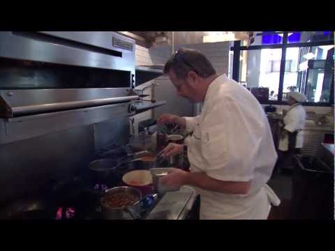 Mexilhões no palco principal: DC Chef Robert Wiedmaier Rocks Revel