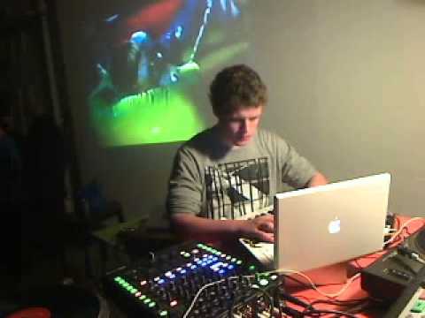 Koreless live in the Boiler Room