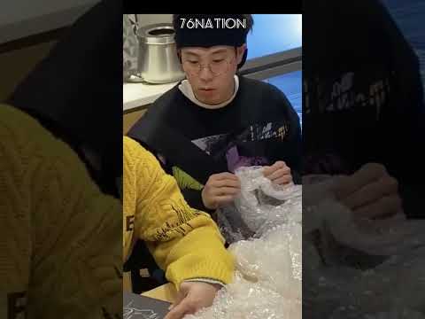 WHAT BEST FRIEND MORAL SUPPORT LOOKS LIKE #Kpop #76nation #winner #mino #blockb #po